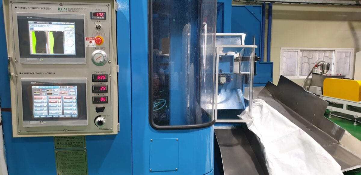 ⁦2 station blow molding machine for 20L bottle⁩ - الصورة ⁦5⁩