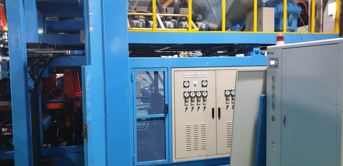 ⁦2 station blow molding machine for 20L bottle⁩ - الصورة ⁦3⁩