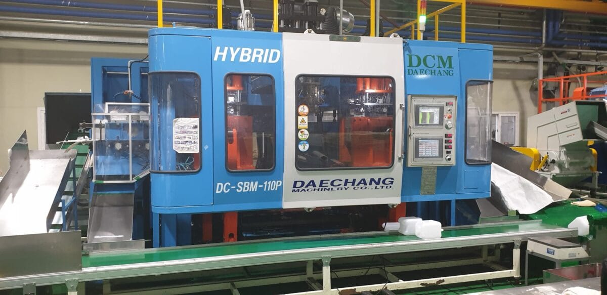 ⁦2 station blow molding machine for 20L bottle⁩ - الصورة ⁦1⁩